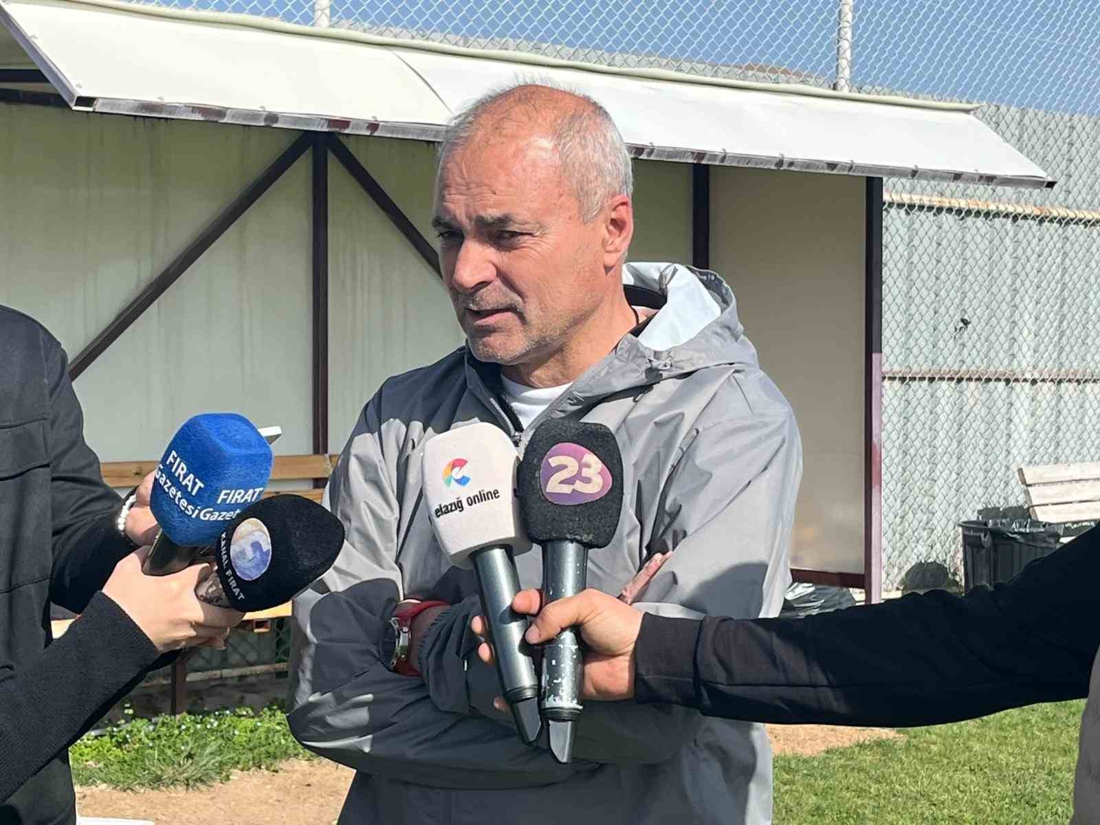 Elazığspor Teknik Direktörü Erkan Sözeri: "Elazığspor rakip seçmez, çıkar oyununu oynar"