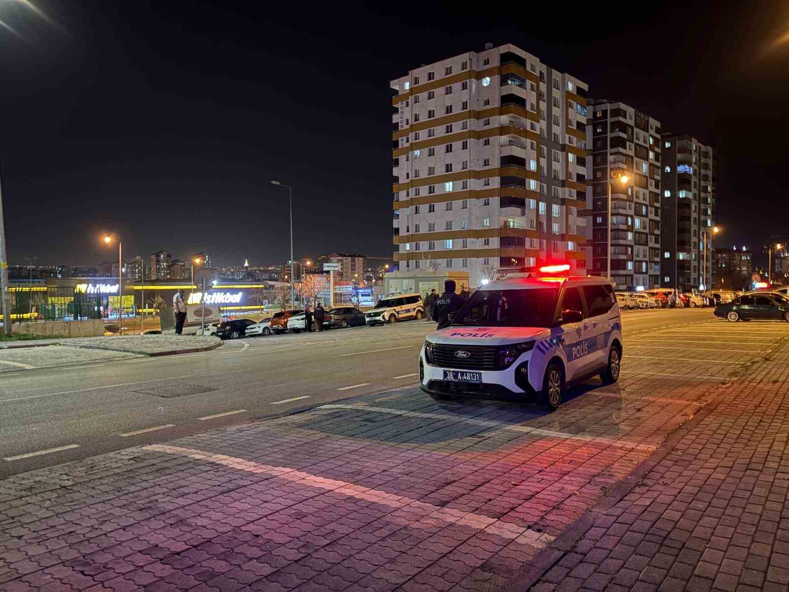 Kayseri&rsquo;de iki grup arasında bı&ccedil;aklı kavga: 4 yaralı
