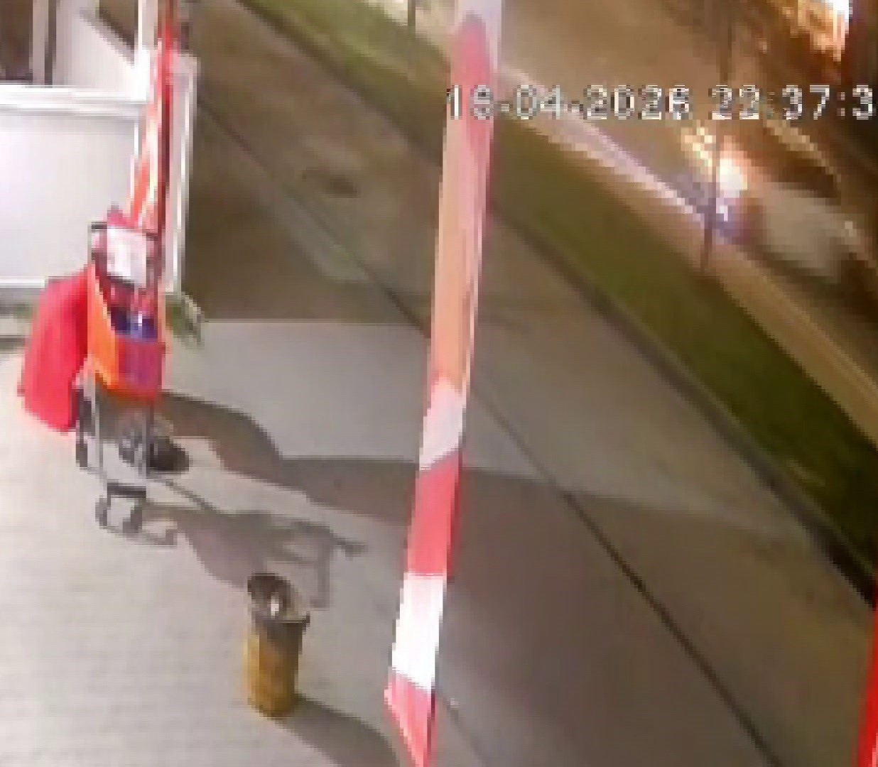 Sivas&rsquo;ta &uuml;&ccedil; kişinin yaralandığı kazada ara&ccedil; hurdaya d&ouml;nd&uuml;: O anlar kamerada
