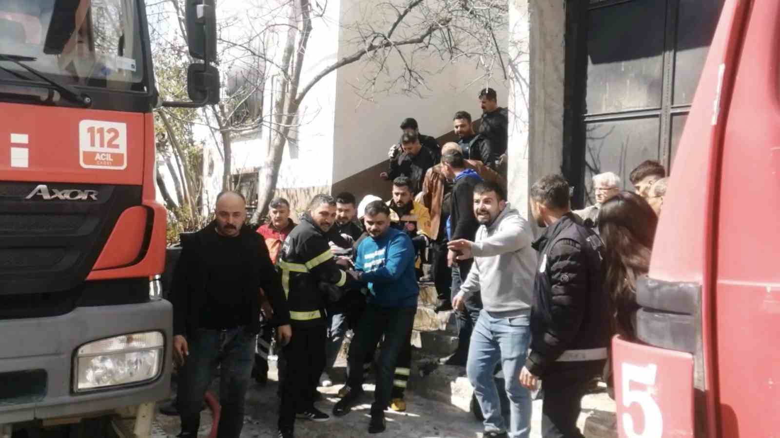 Tokat&rsquo;ta yangından komşusunu kurtarmak isterken canından oldu
