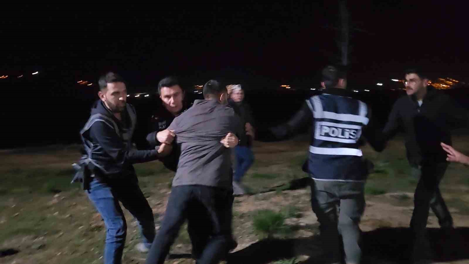 G&uuml;listan Doku soruşturmasında Tunceli Adliyesi &ouml;n&uuml;nde arbede
