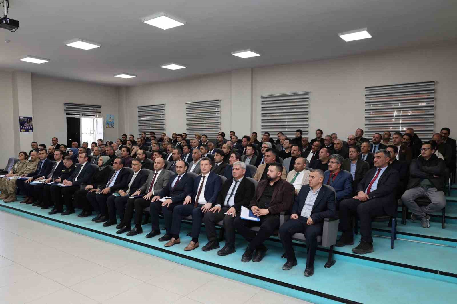 Ağrı&rsquo;da okul ve yurt g&uuml;venliği toplantısı yapıldı
