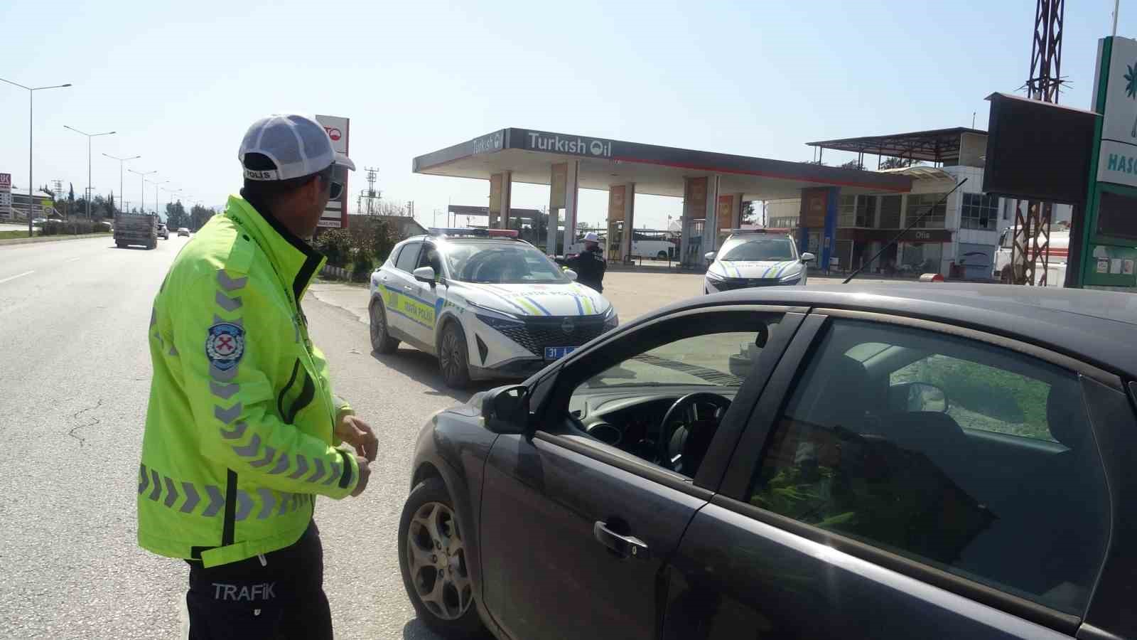Dronlu denetimde kırmızı ışıkta ge&ccedil;tiği i&ccedil;in ceza yiyen s&uuml;r&uuml;c&uuml;: "Keşke bilerek ge&ccedil;seydim de en azından vicdanım rahat olsaydı"

