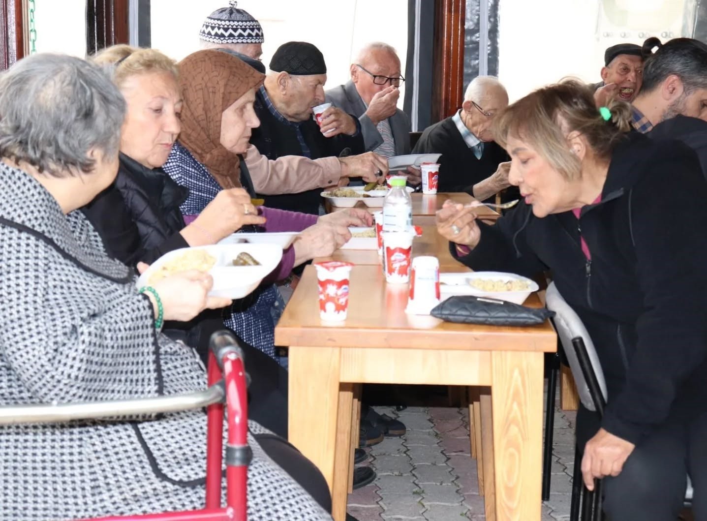 Huzurevinde &lsquo;Şifalı Pilav&rsquo; etkinliği
