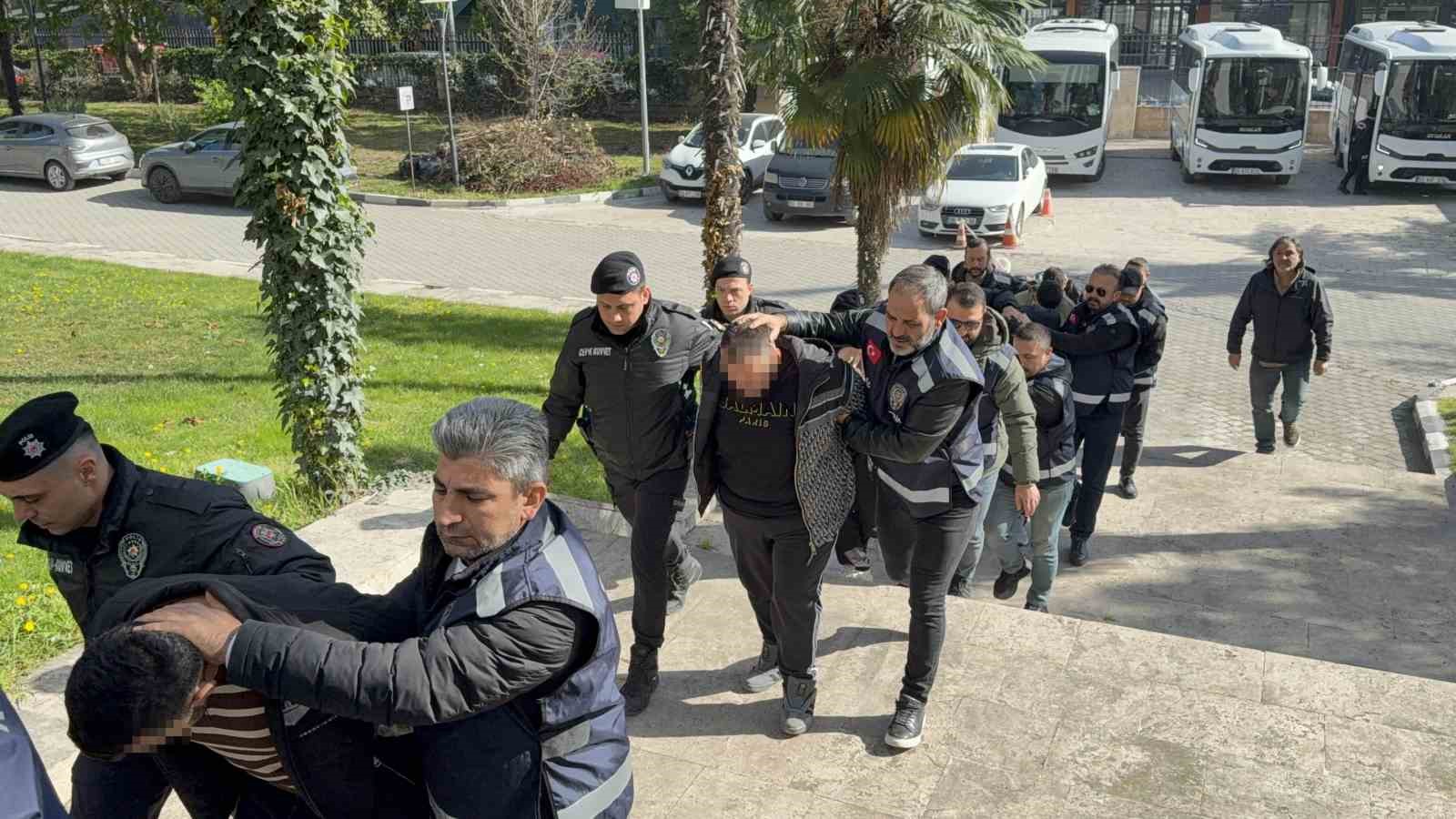 Samsun merkezli su&ccedil; &ouml;rg&uuml;t&uuml; operasyonu: 25 g&ouml;zaltı
