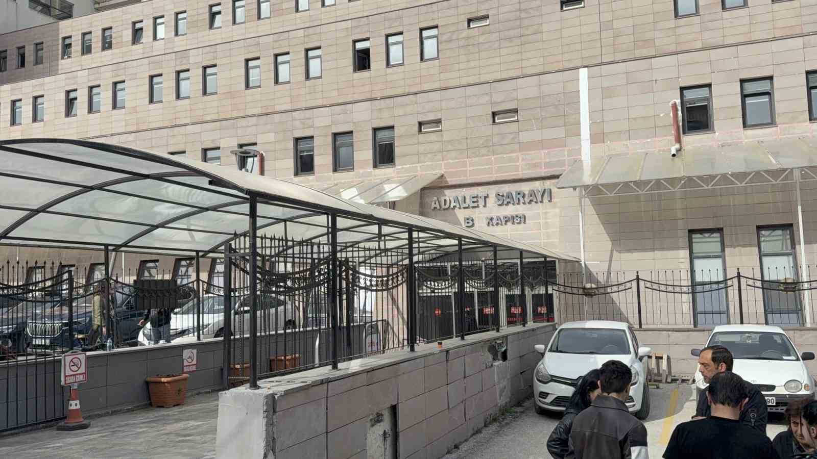 Bı&ccedil;aklı kavgaya karışan 10 ş&uuml;pheli adliyeye sevk edildi
