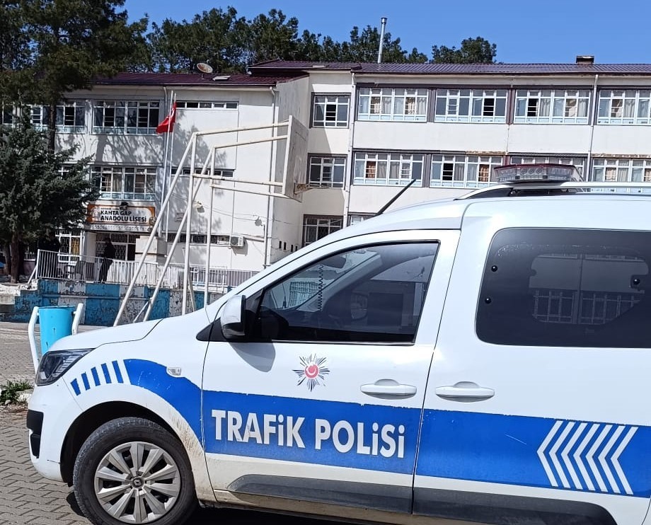 Kahta&rsquo;daki okul &ccedil;evrelerinde sıkı denetim
