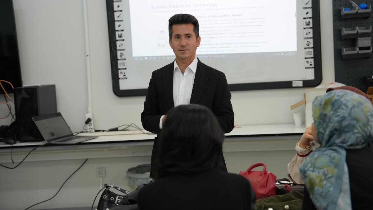 Geleceğin &ouml;ğretmenlerine uygulamalı STEM eğitimi verildi
