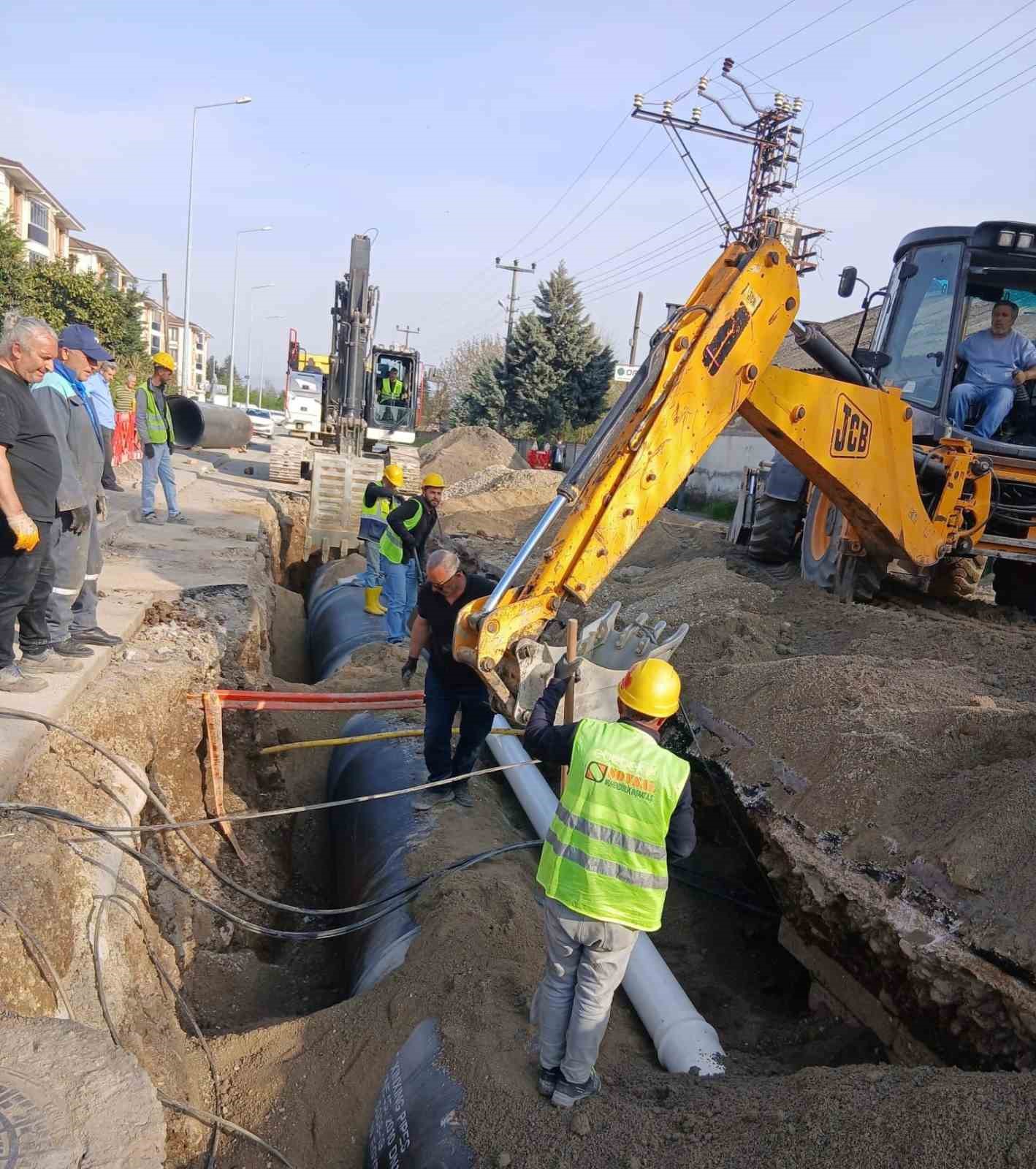 Depremde ciddi hasar g&ouml;ren i&ccedil;me suyu altyapısı yenileniyor
