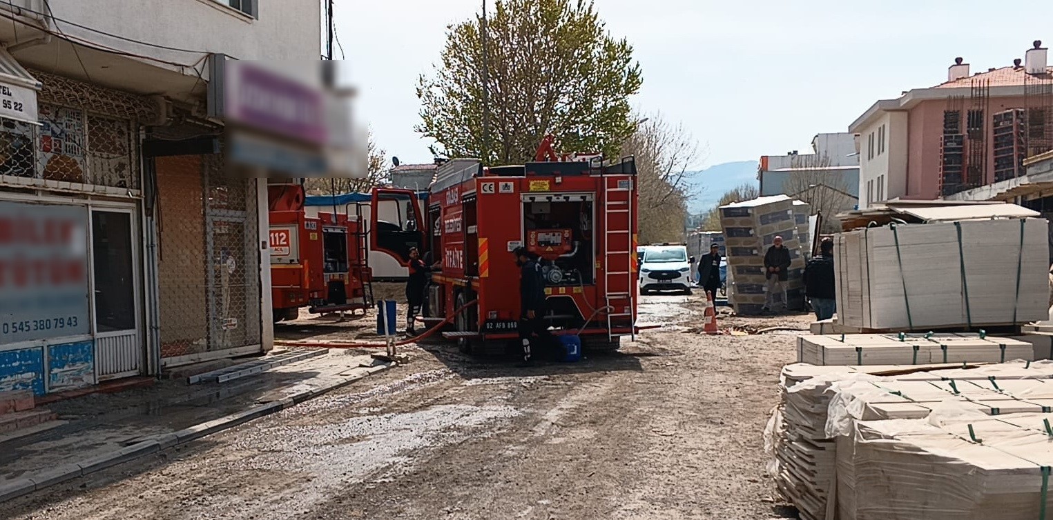 G&ouml;lbaşı&rsquo;nda ev yangını korkuttu
