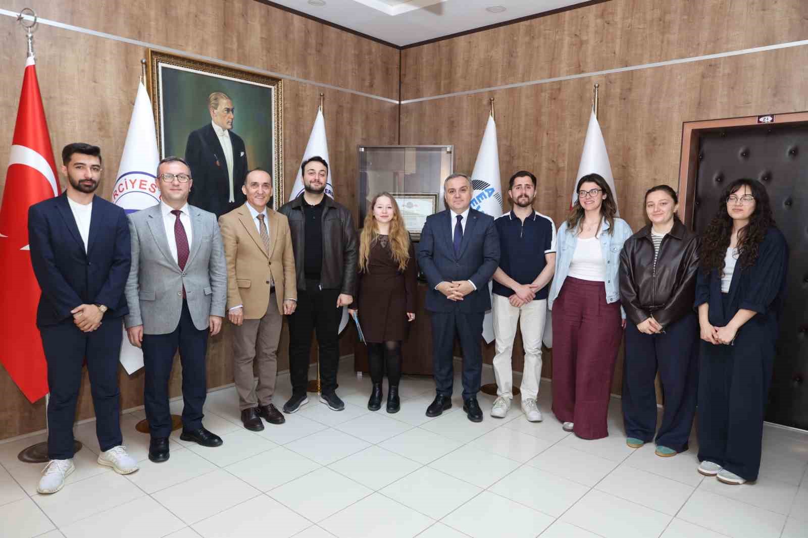 Rektör Prof. Dr. Altun, EVEA Öğrenci Kulübü üyeleri ile buluştu