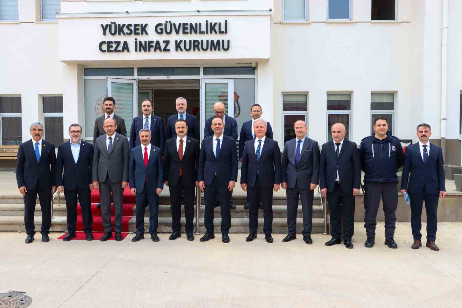 TBMM alt komisyonu İzmir&rsquo;deki cezaevlerini inceledi
