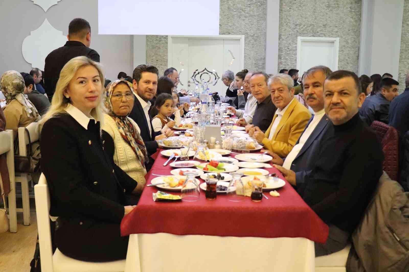 Başkan P&uuml;t&uuml;n; "Beyağa&ccedil;&rsquo;ın ismini duyurmak i&ccedil;in var g&uuml;c&uuml;m&uuml;zle &ccedil;alışıyoruz"
