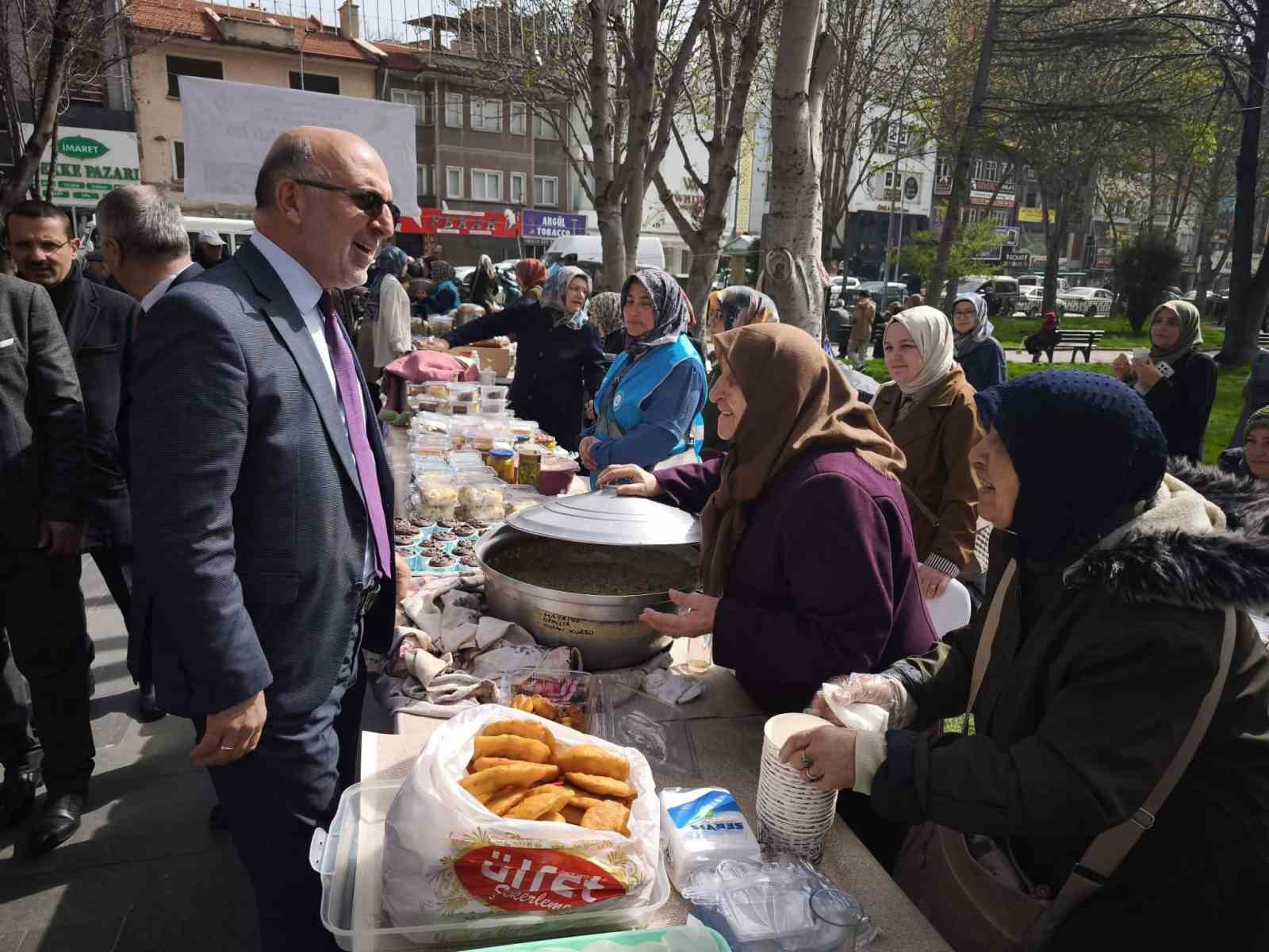 İhtiya&ccedil; sahibi gen&ccedil;lerin evlilik masrafları i&ccedil;in hayır &ccedil;arşısı yapıldı
