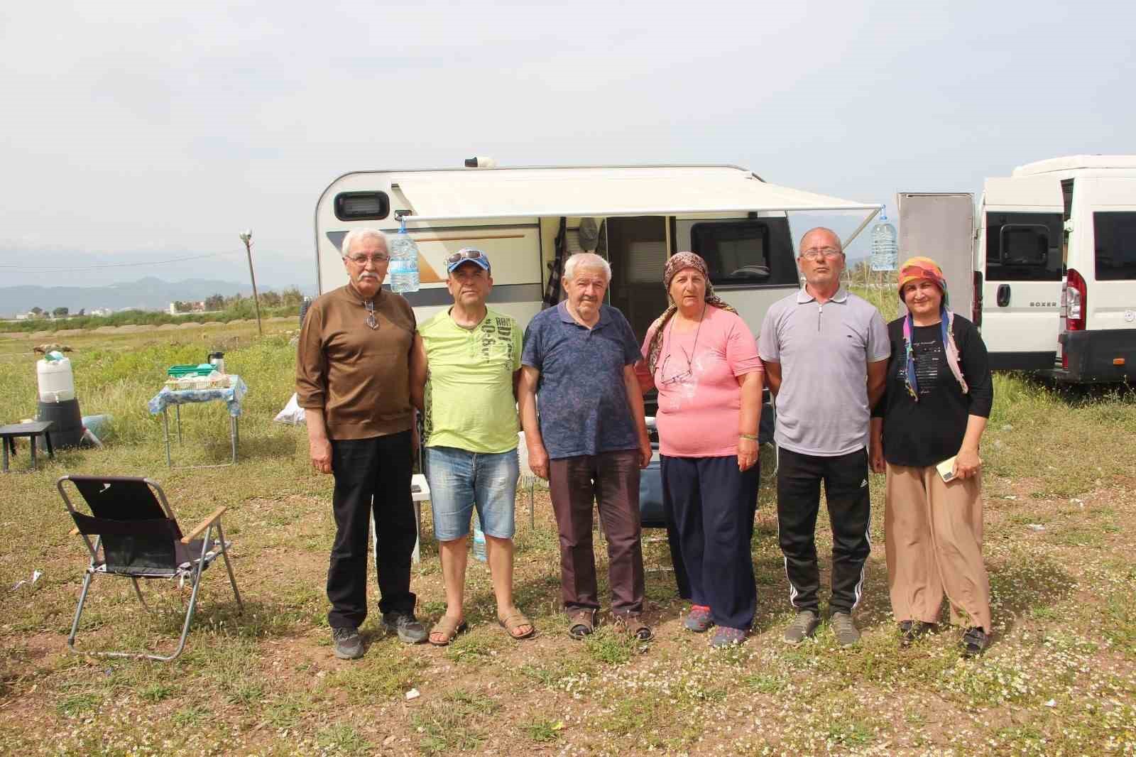Kumluca&rsquo;da sahil ve kamu alanlarında karavan konaklaması yasaklandı, karavancılar b&ouml;lgeden &ccedil;ıkarıldı
