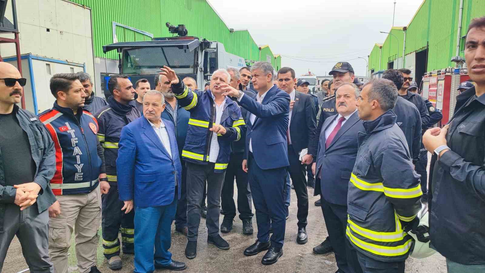 Adana Valisi Yavuz: "Yangın 5 iş yerine sirayet etti ancak &ccedil;evrelendi"
