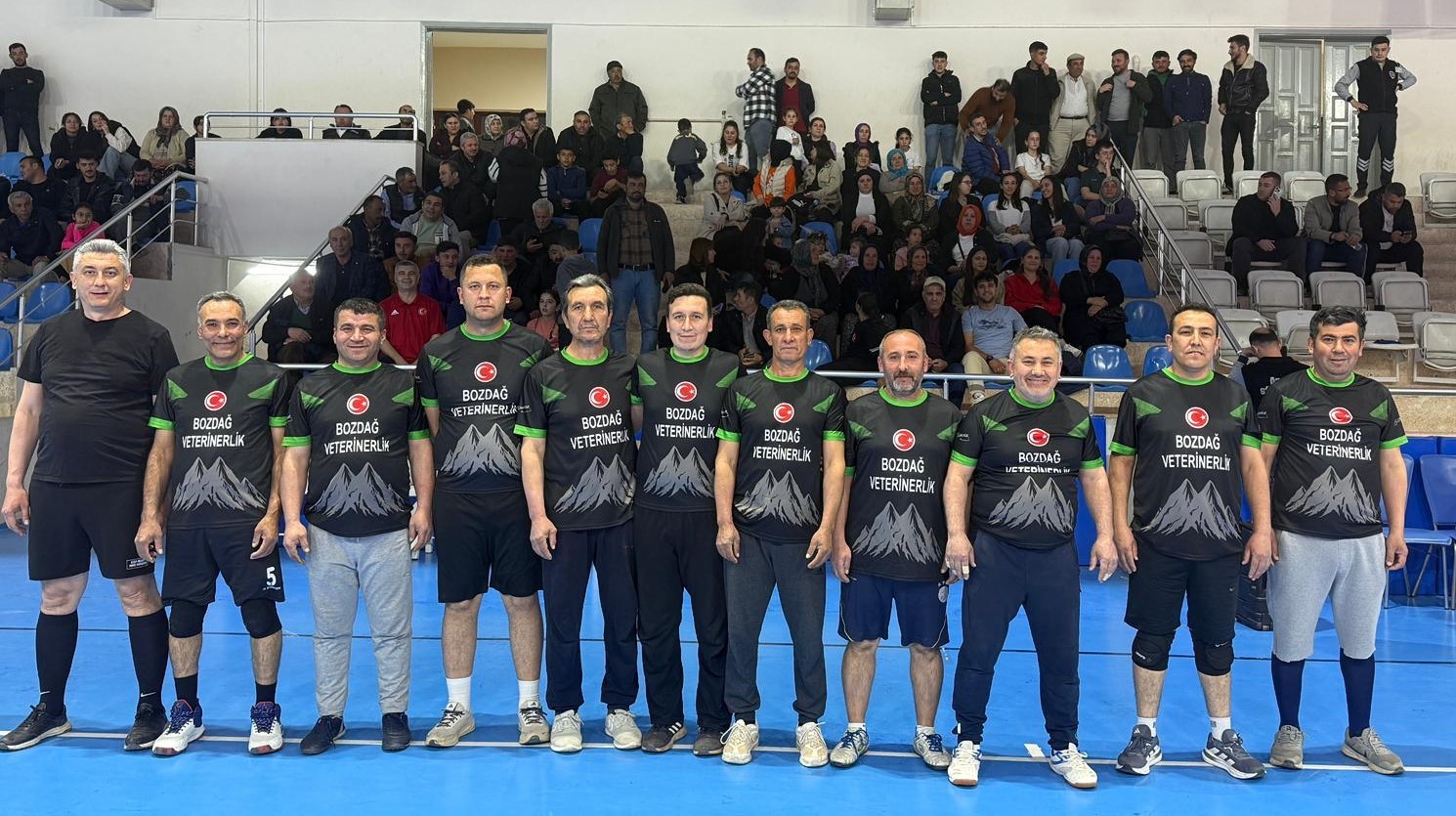 Derinkuyu hem g&ouml;n&uuml;lleri hem kupayı kazandı
