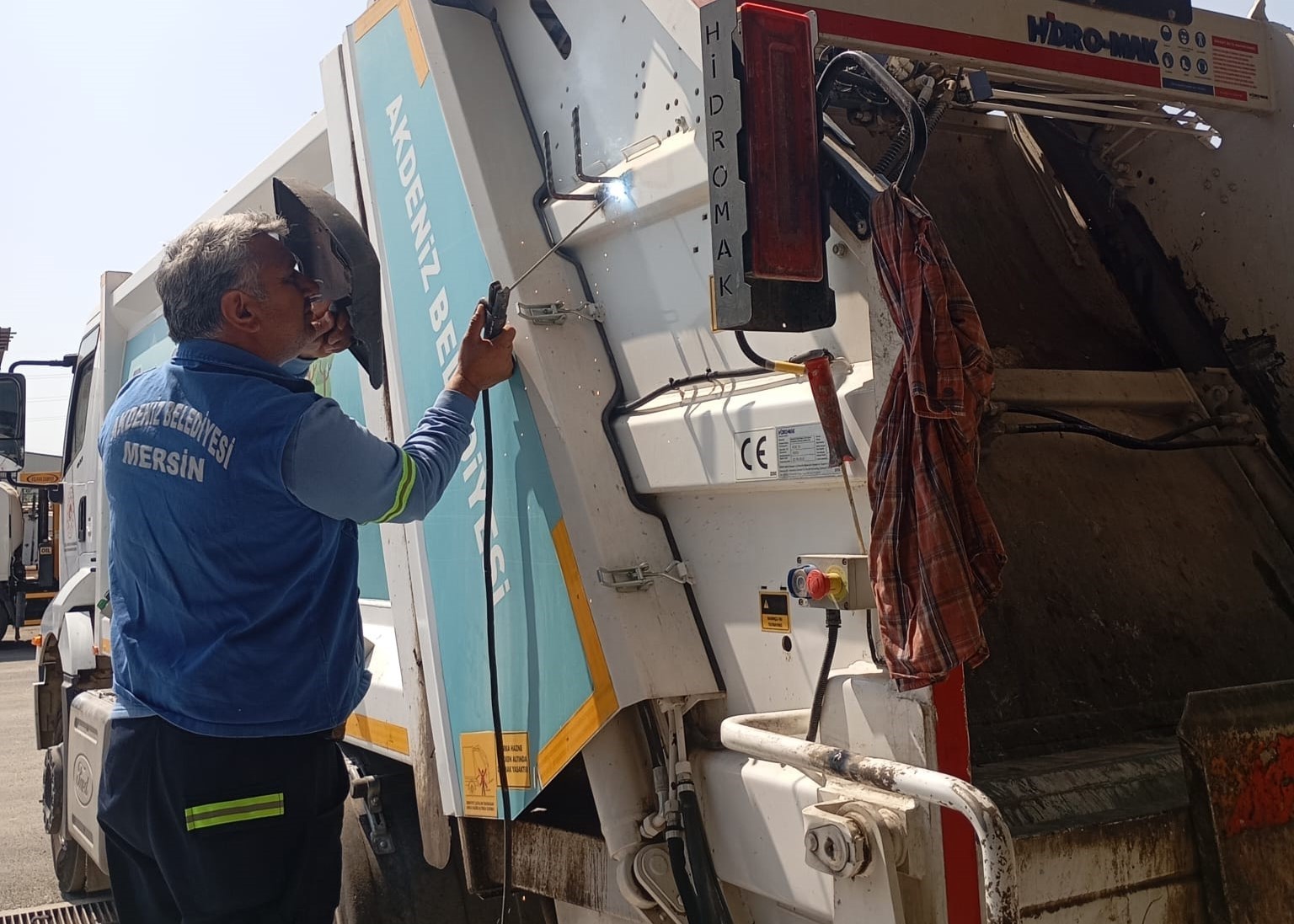 Akdeniz Belediyesi &uuml;retiyor, onarıyor, tasarruf sağlıyor
