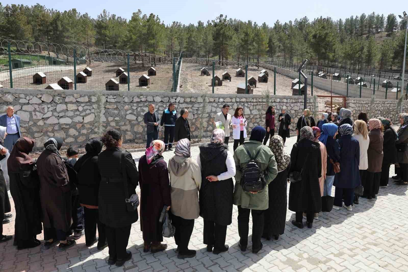 Battalgazi Belediyesi proje ve yatırımları AK Parti Yeşilyurt Kadın Kolları&rsquo;na tanıtıldı
