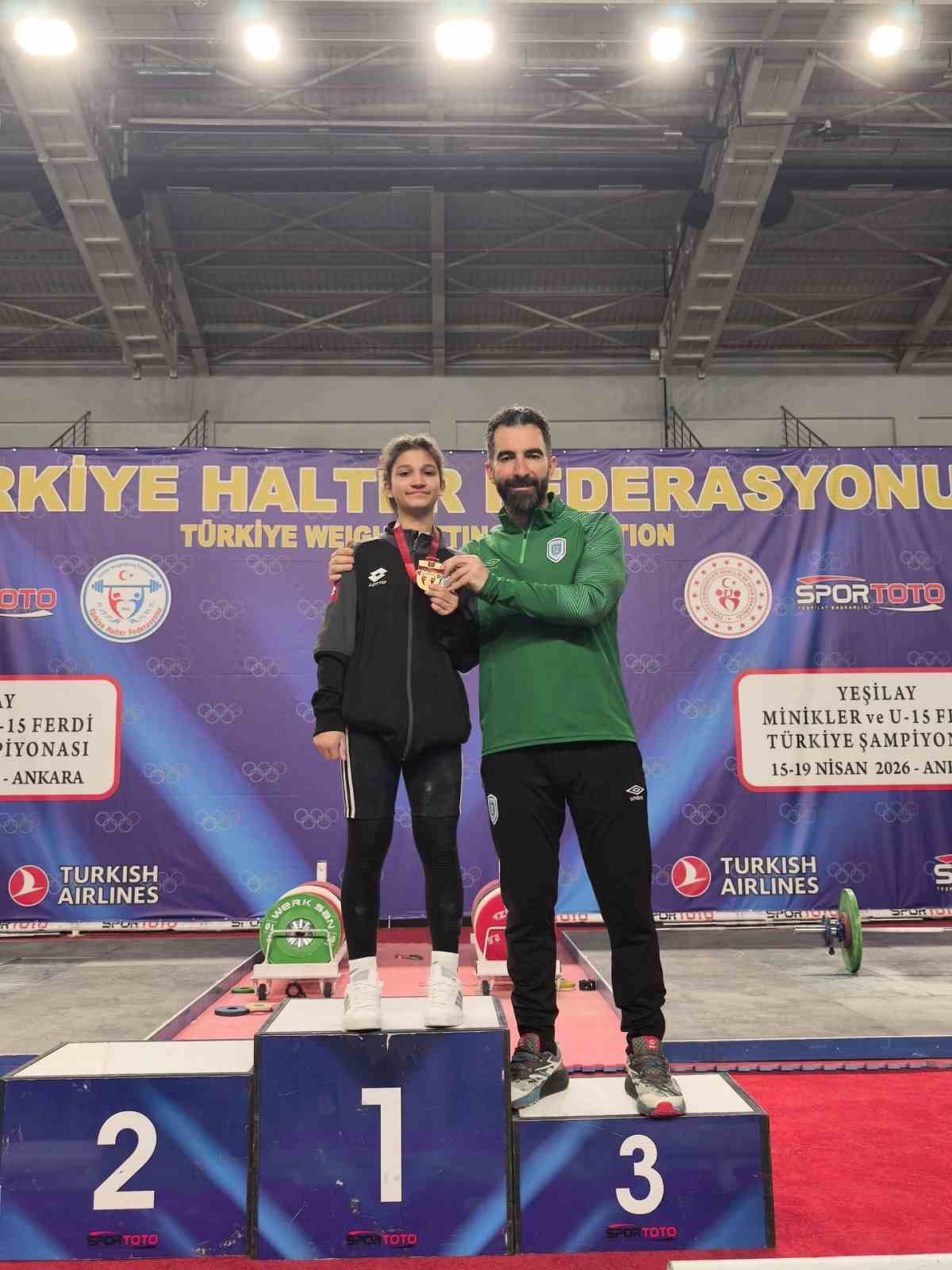 Pursaklar Belediyespor sporcusu Z&uuml;mra Yurtseven, U15 T&uuml;rkiye Halter Şampiyonası&rsquo;nda şampiyonu oldu
