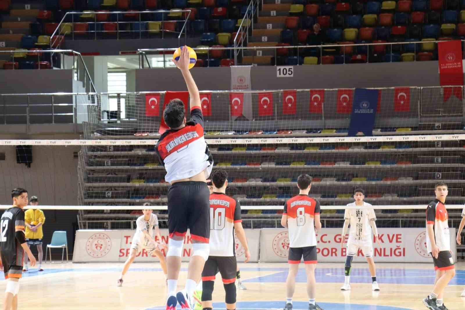 Şanlıurfa Büyükşehir Belediyesi genç erkekler voleybol takımından filede ikinci galibiyet