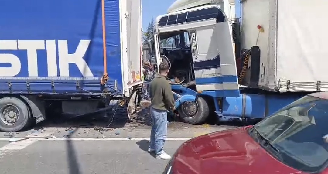 Trabzon&rsquo;da zincirleme kaza ucuz atlatıldı
