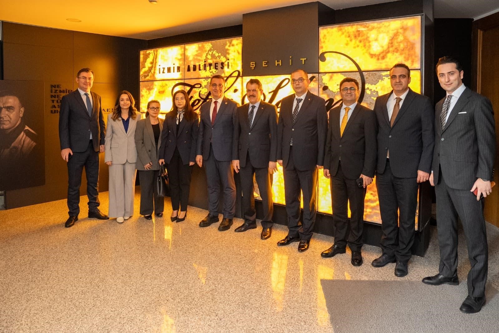 İzmir Adliyesinde &rsquo;Bir Liderin İnşası&rsquo; konferansı d&uuml;zenlendi
