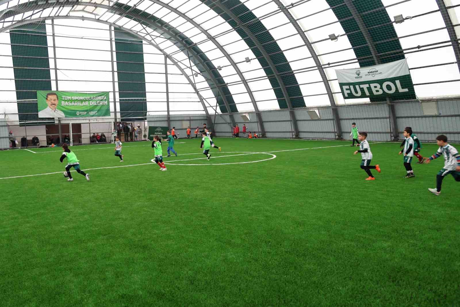 Karatay&rsquo;da Spor Okulları gen&ccedil;leri geleceğe taşıyor
