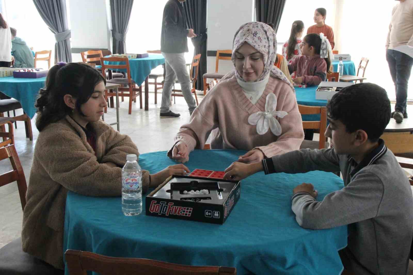 Cizre&rsquo;de akıl ve zeka oyunlarında geleceğin dahileri &ouml;d&uuml;llendirildi
