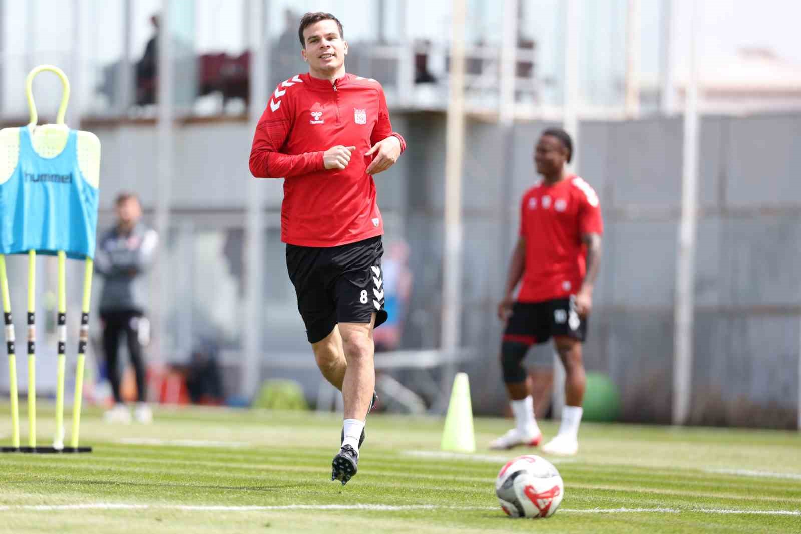 Sivasspor&rsquo;da &Ccedil;orum FK mesaisi
