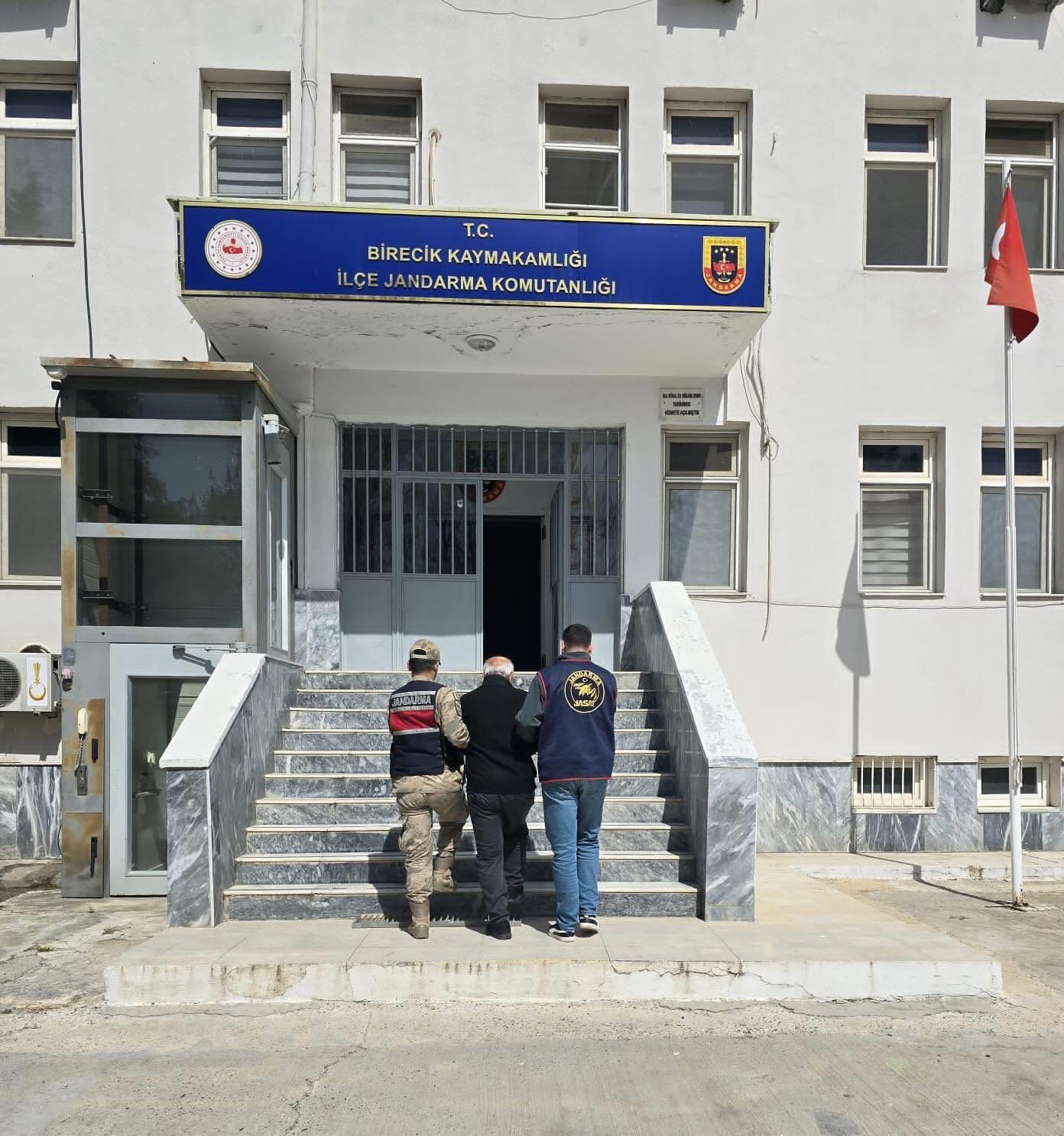 Birecik&rsquo;te aranan 2 şahıs yakalandı
