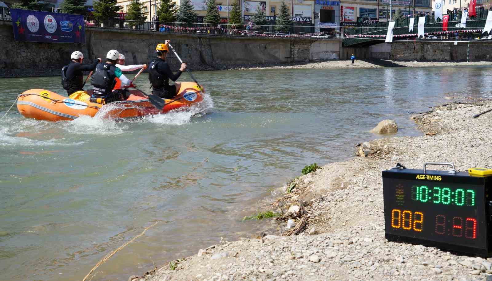 Rafting Şampiyonası&rsquo;nın ikinci g&uuml;n&uuml;nde slalom yarışları yapıldı
