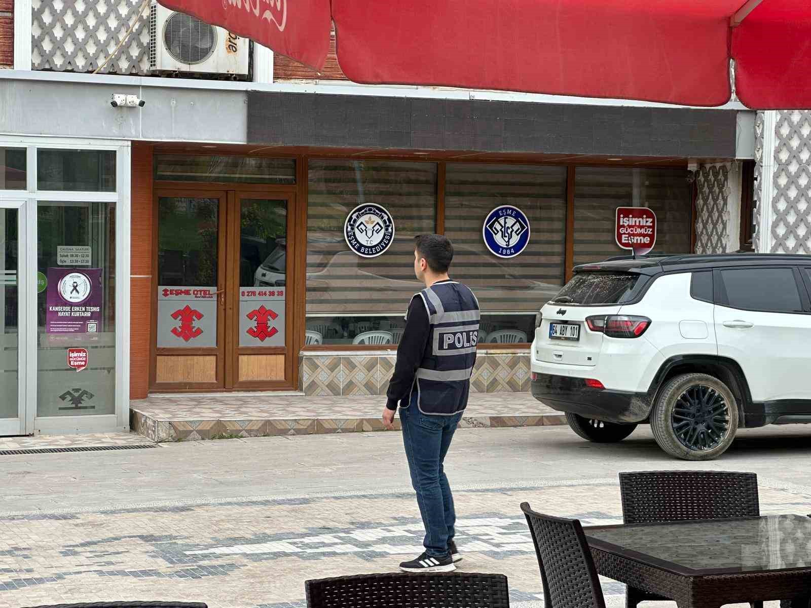 Eşme Belediyesi&rsquo;ne y&ouml;nelik &lsquo;irtikap&rsquo; soruşturması kapsamında Başkan Tozan, eşi ve 3 ş&uuml;pheli g&ouml;zaltına alındı
