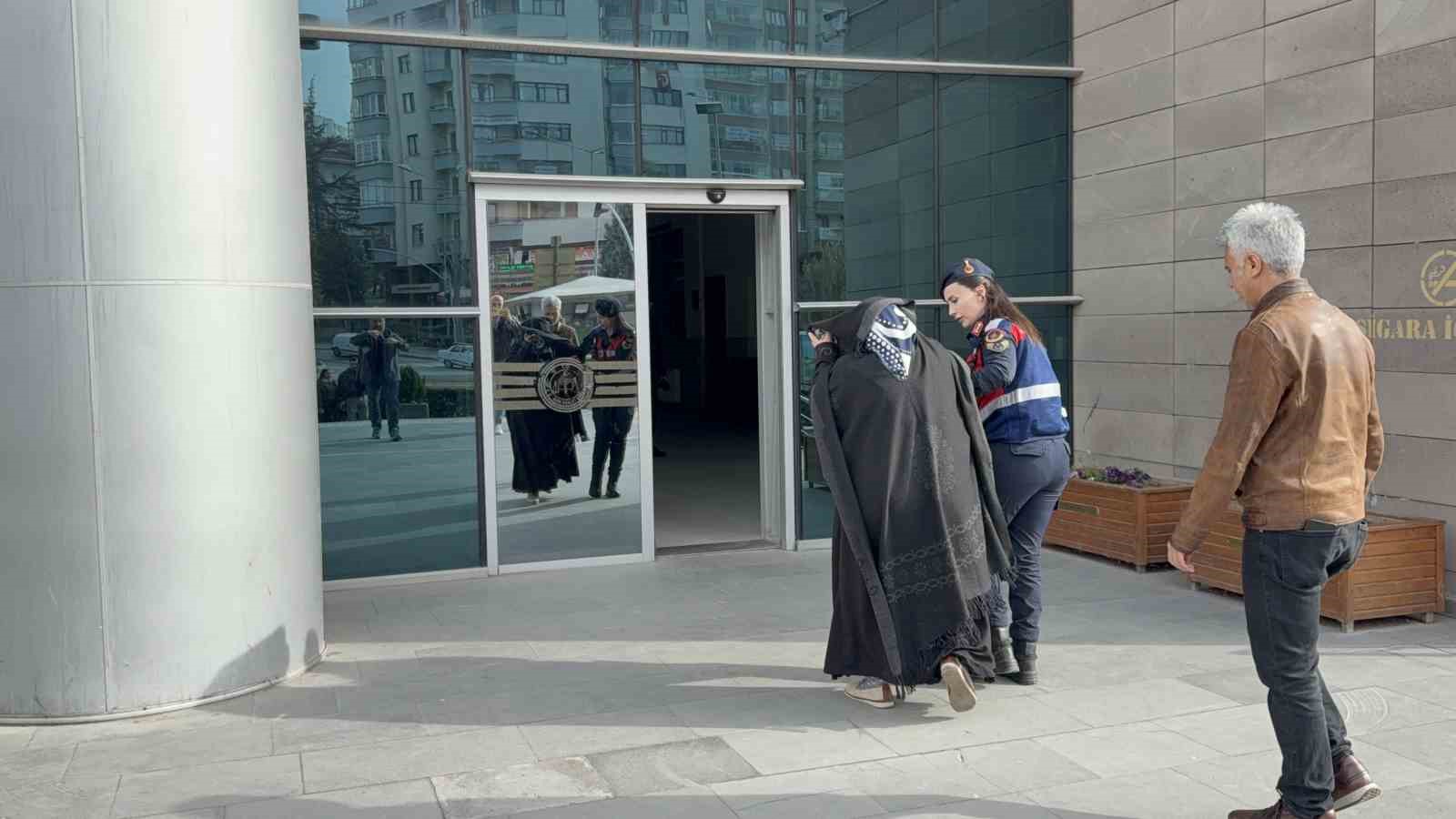 Tefecilik iddiasıyla yakalanan 15 ş&uuml;pheli adliyeye sevk edildi
