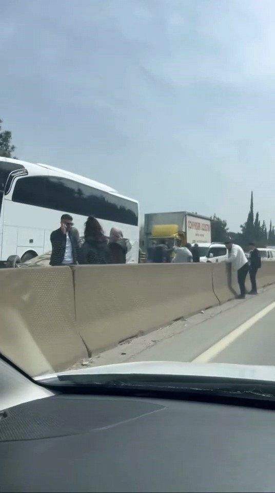 Kontrolden &ccedil;ıkan otomobil takla atıp ters durdu
