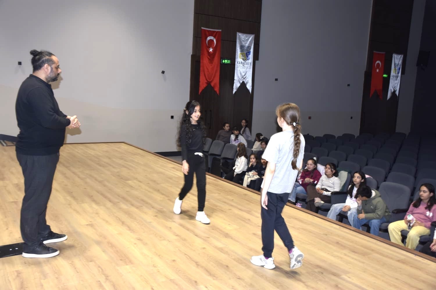 Karacabey Belediyesi &ccedil;ocuk tiyatro ekibi kuruldu
