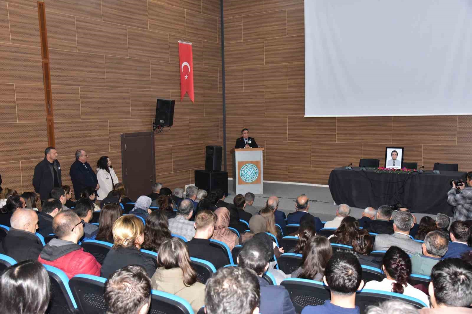 Hayatını kaybeden araştırma g&ouml;revlisi i&ccedil;in okulunda t&ouml;ren d&uuml;zenlendi
