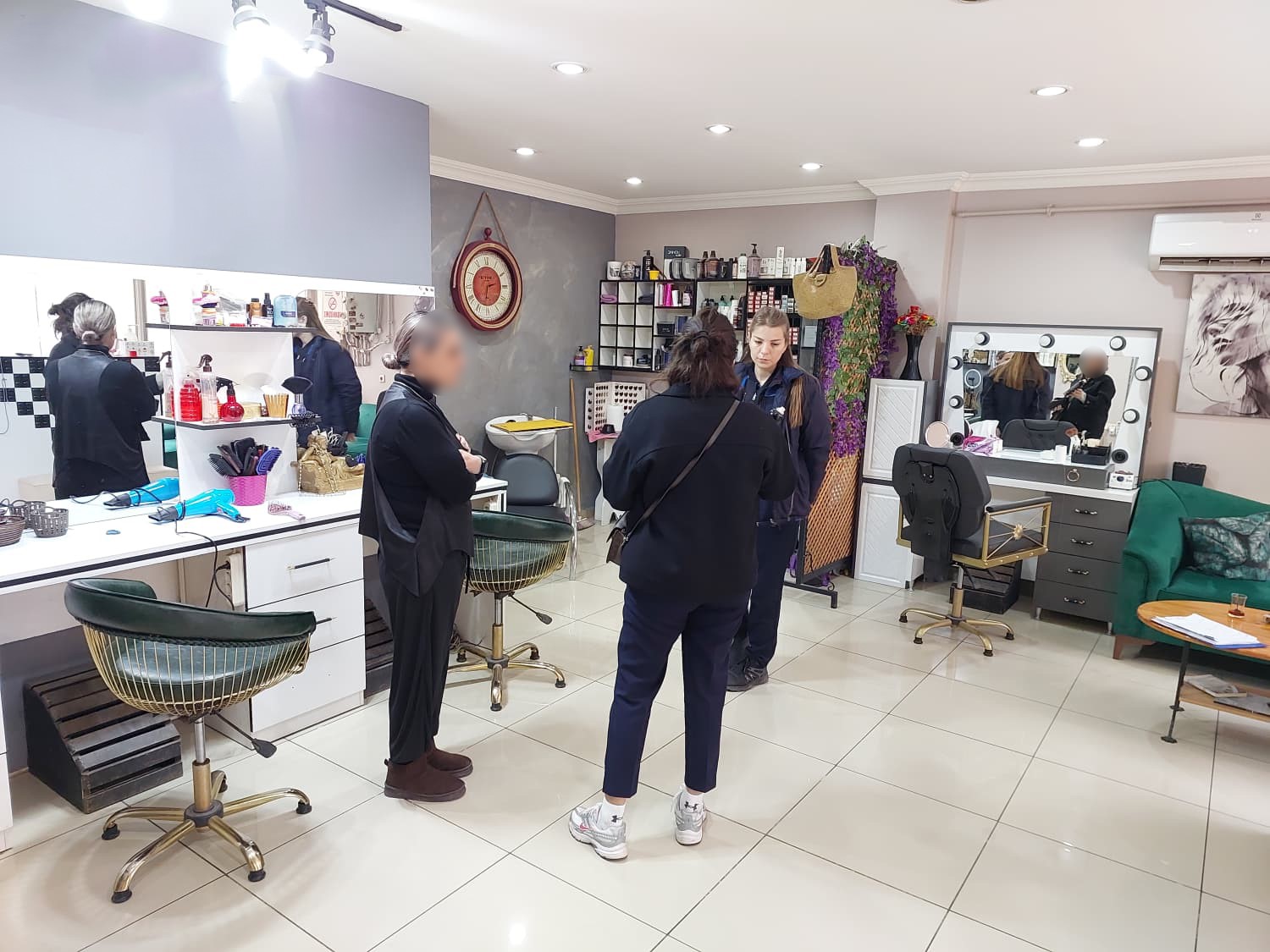 Zabıtadan g&uuml;zellik salonlarına denetim
