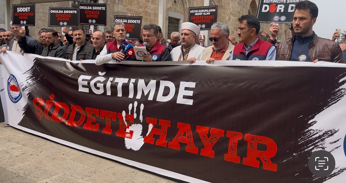 Ayla &ouml;ğretmen ve 8 &ouml;ğrenci i&ccedil;in Bursa&rsquo;da gıyabi cenaze namazı kılındı
