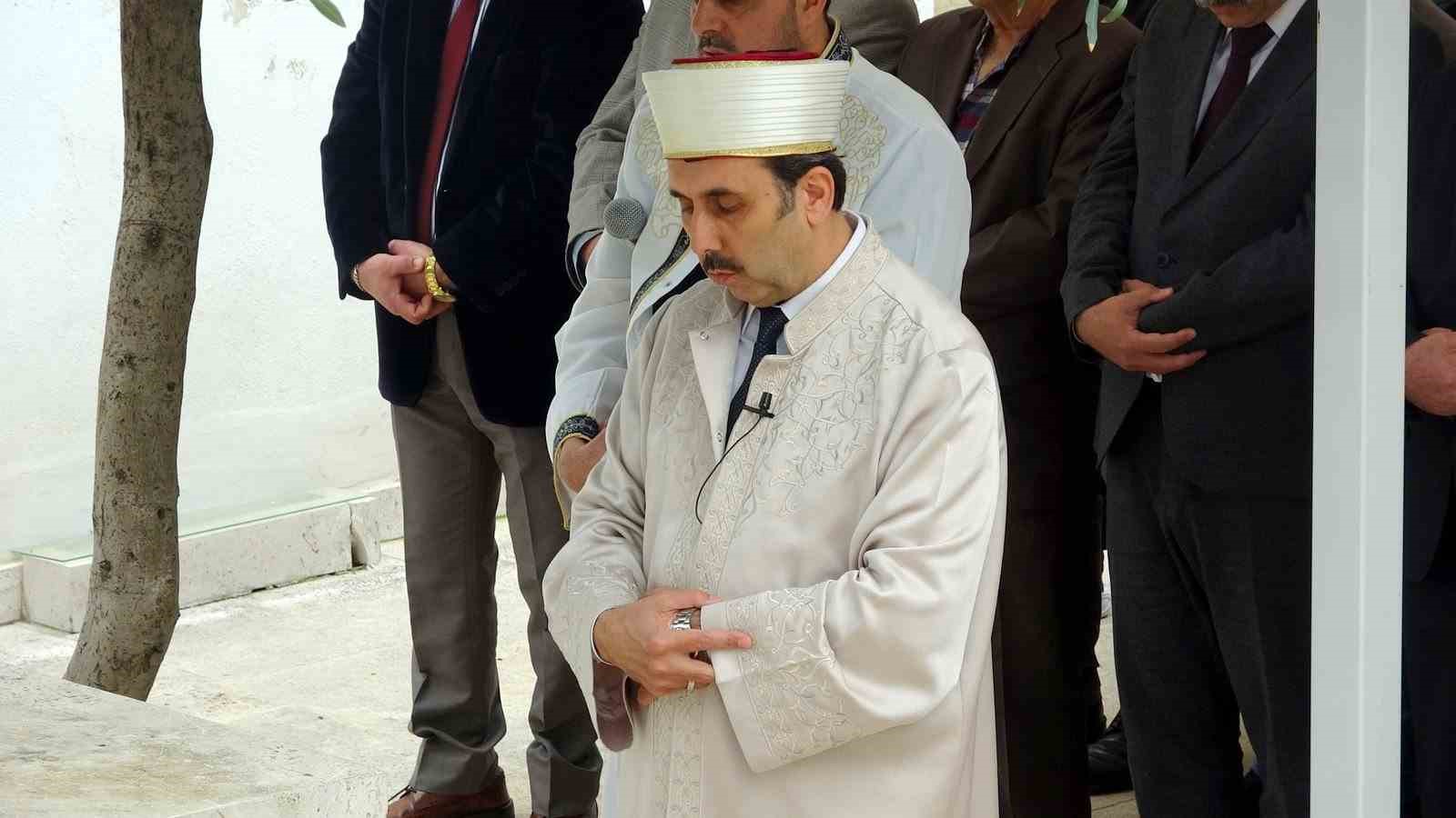 Muğla&rsquo;da hayatını kaybeden &ouml;ğrenciler ve &ouml;ğretmen i&ccedil;in gıyabi cenaze namazı kılındı
