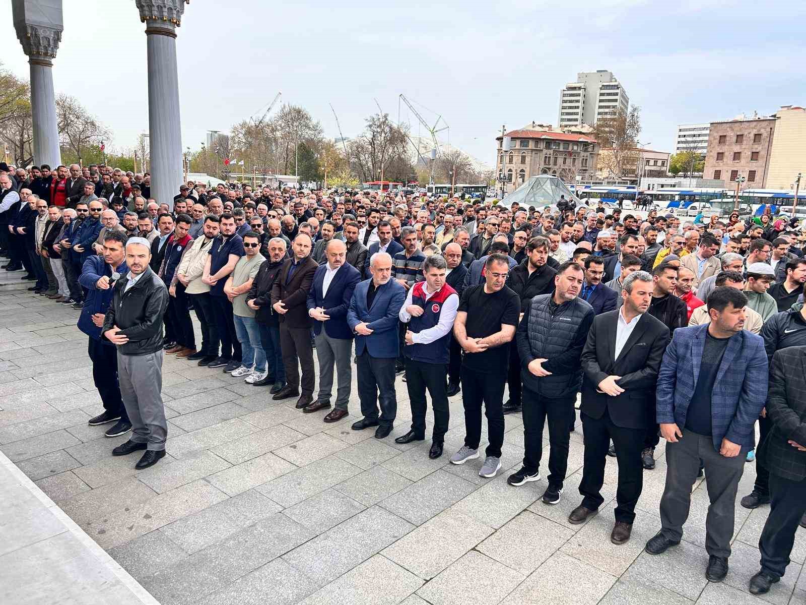 Eğitim Bir-Sen’den okul saldırılarında hayatını kaybedenler için gıyabi cenaze namazı