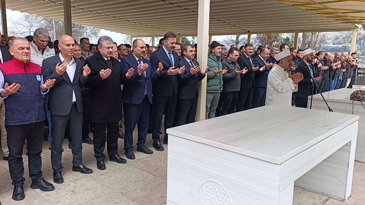 Saldırılarda hayatını kaybedenler i&ccedil;in gıyabi cenaze namazı kılındı
