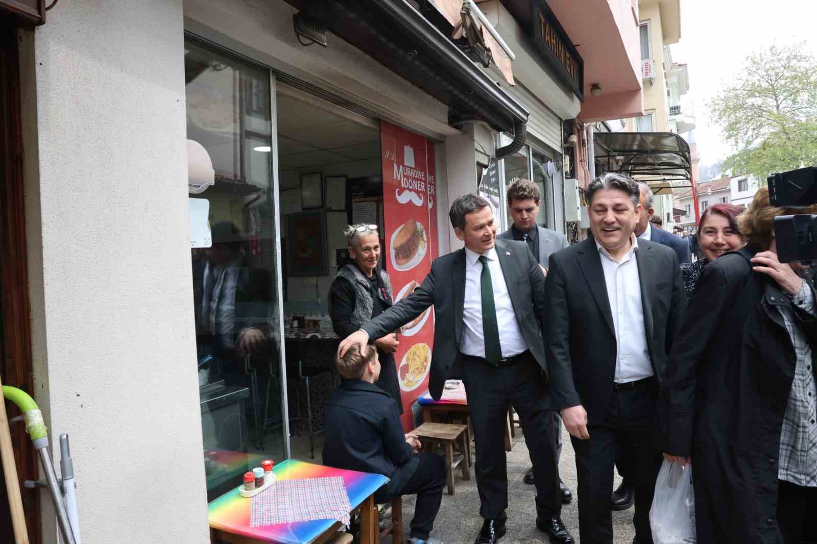 Başkan Aydın&rsquo;ın cuma durağı Muradiye Mahallesi oldu
