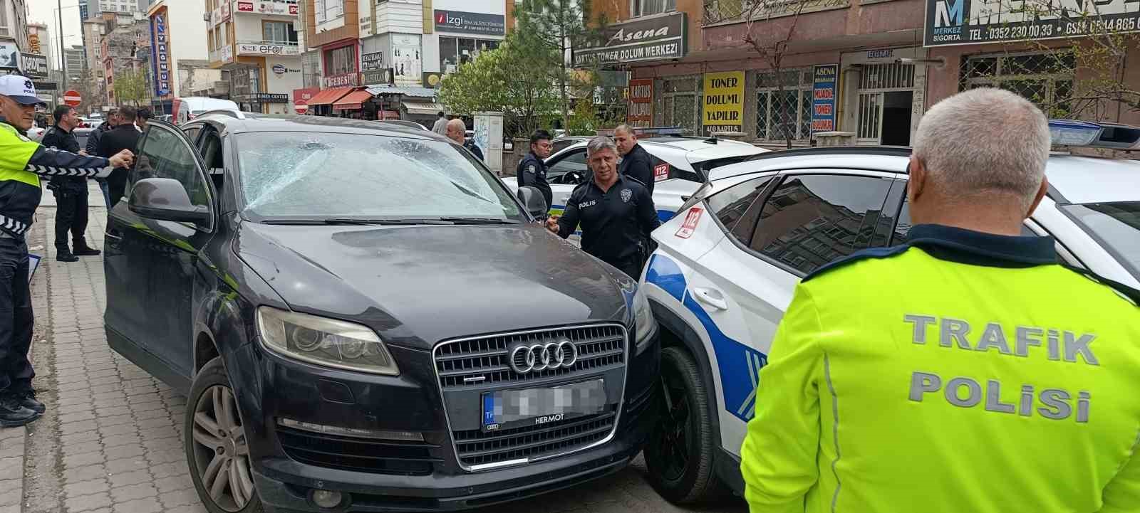 Baba-oğul inşaat iş&ccedil;ilerine ateş a&ccedil;tı: 2 yaralı
