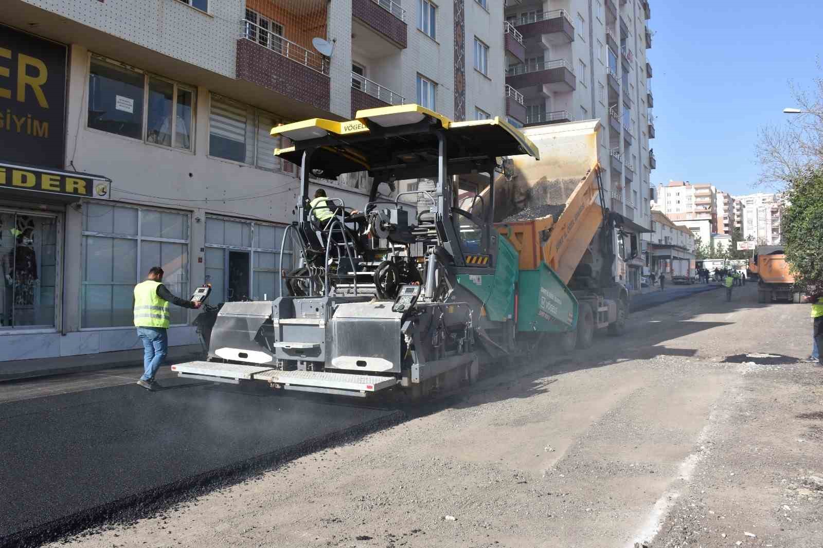 Siirt’te asfalt çalışmaları hız kesmeden devam ediyor