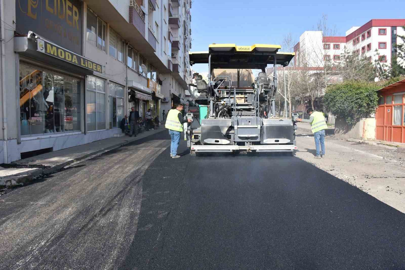 Siirt&rsquo;te asfalt &ccedil;alışmaları hız kesmeden devam ediyor
