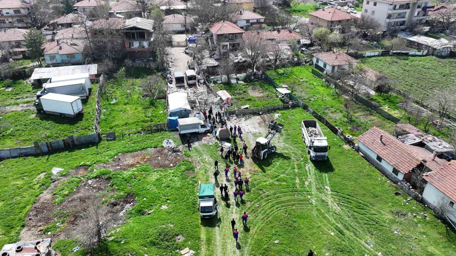 Sincan Belediyesi temiz bir &ccedil;evre i&ccedil;in &ccedil;alışmalarını s&uuml;rd&uuml;r&uuml;yor
