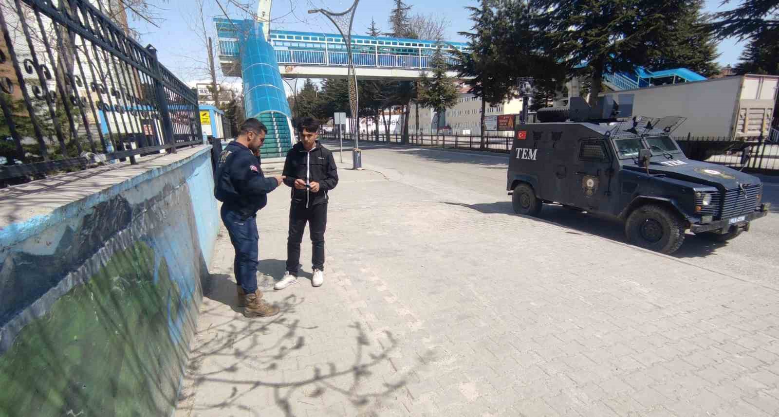 Tatvan&rsquo;da okul &ccedil;evrelerinde g&uuml;venlik &ouml;nlemleri artırıldı
