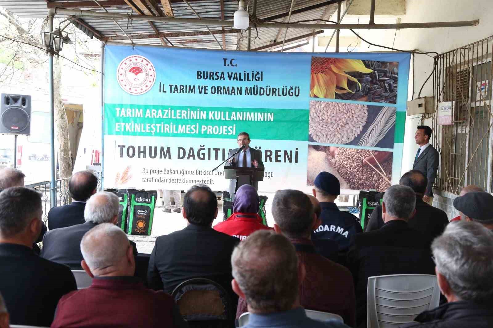 Mudanya &Ccedil;ay&ouml;n&uuml; Mahallesi&rsquo;nde yağlık ay &ccedil;i&ccedil;ek tohumu dağıtımı yapıldı
