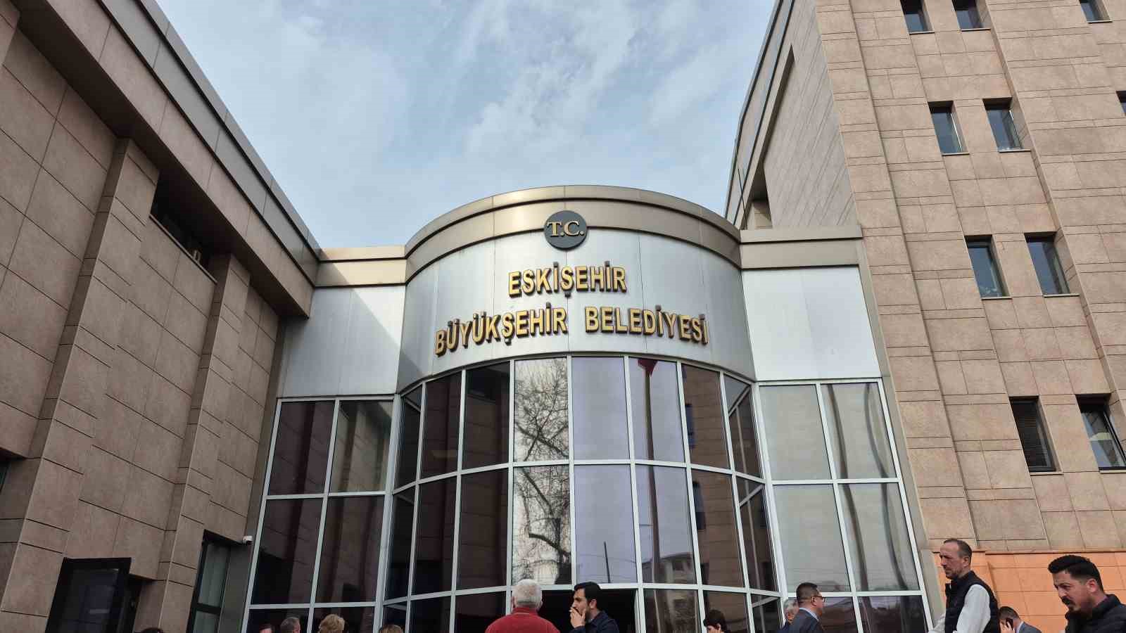 Eskişehir B&uuml;y&uuml;kşehir Belediyesi Meclisi&rsquo;nde ESKİ gerginliği
